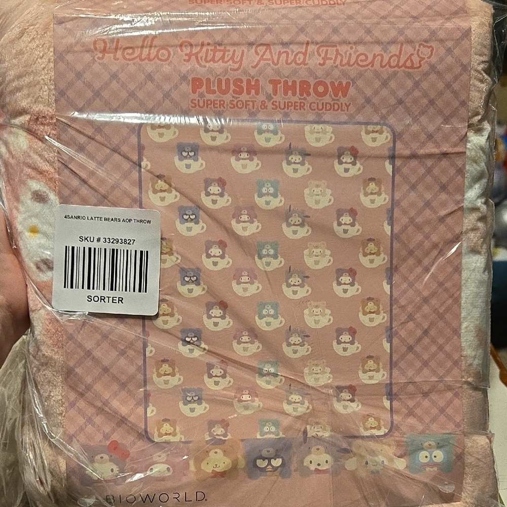 Hello Kitty and Friends Plush Throw - 60in X 45in (152cm X 114cm) - Picture 1 of 4